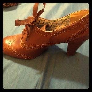 Woman oxford heels